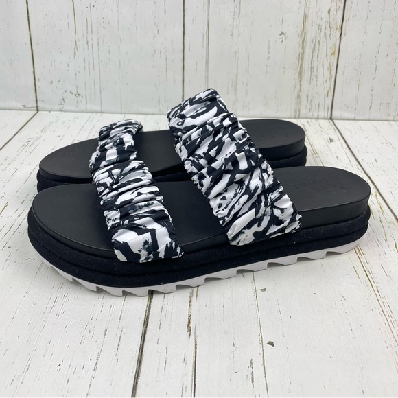 Sorel Woman’s Roaming Two Strap‎ Sandals - Picture 1 of 14